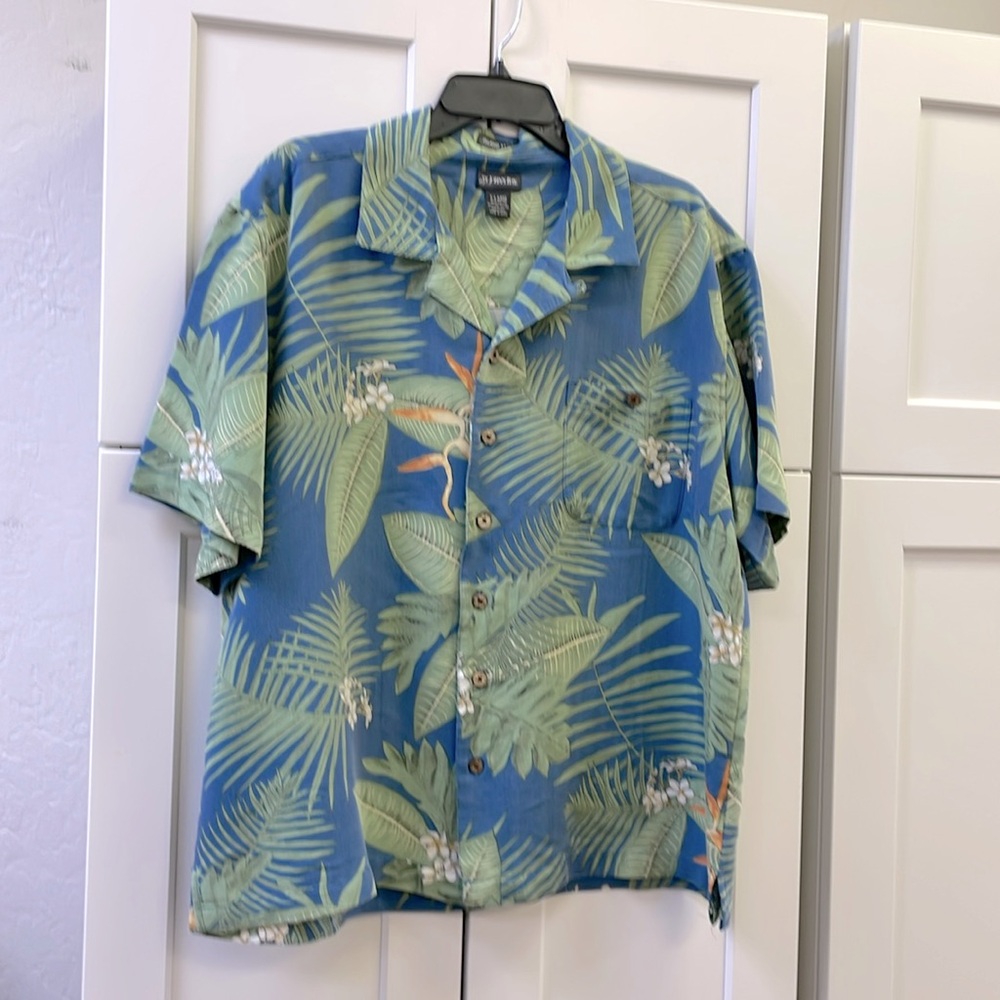 ST. JOHNS BAY “ISLAND STYLE”ALOHA SHIRT SIZE XL COLOR BLUE WITH FLORAL PRINT